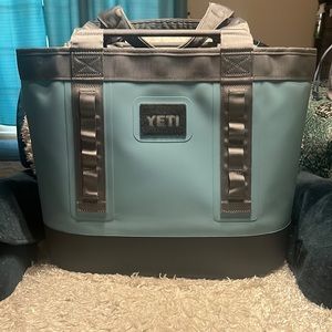Yeti bag it’s Camino 35